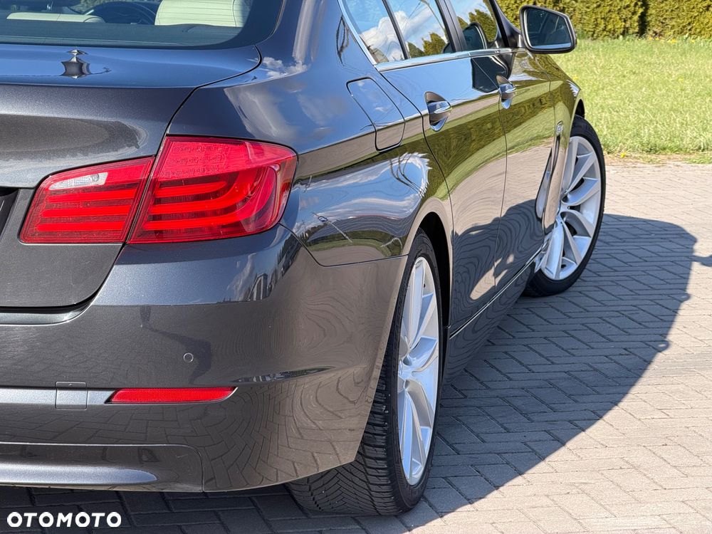 BMW Seria 5 528i Sport-Aut Luxury Line - 9