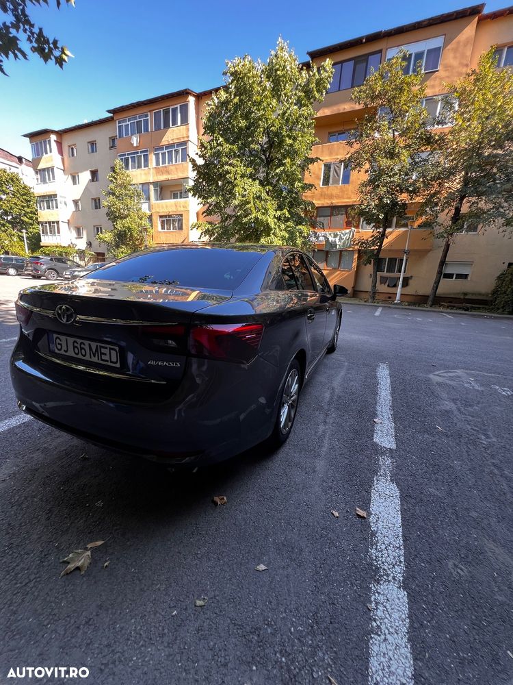 Toyota Avensis 2.0 D-4D Executive - 3