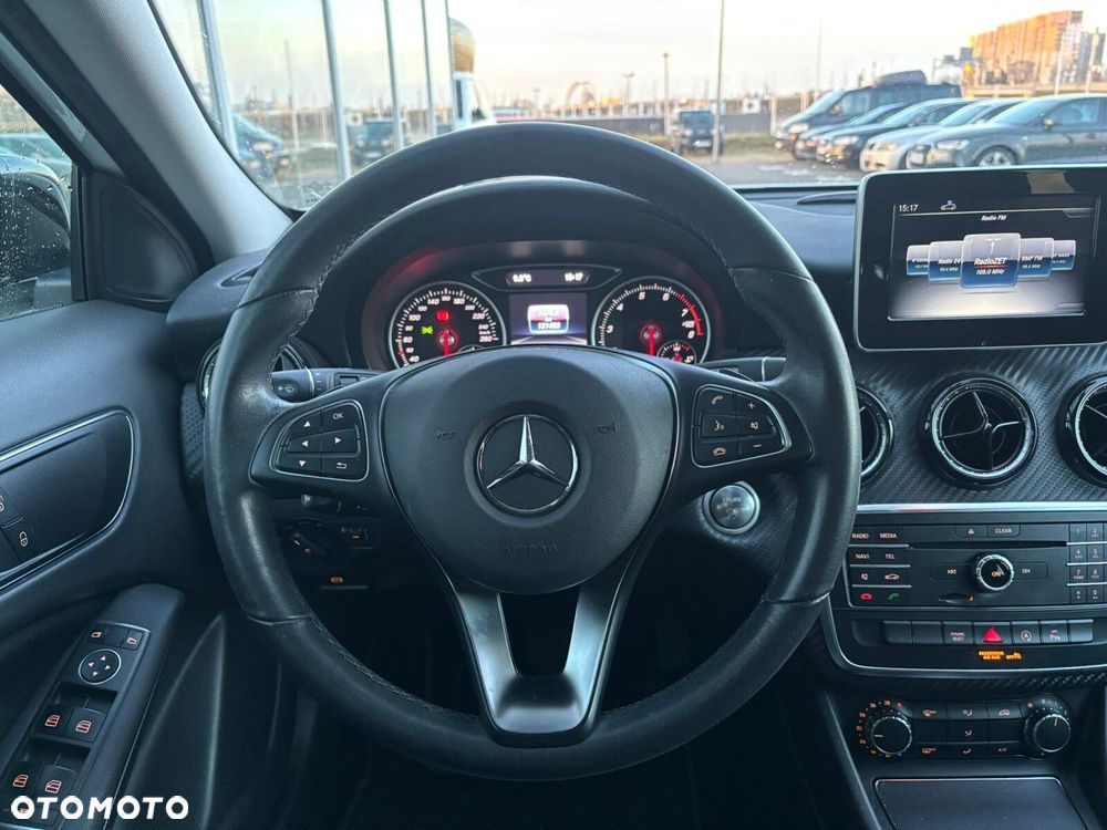 Mercedes-Benz GLA - 14