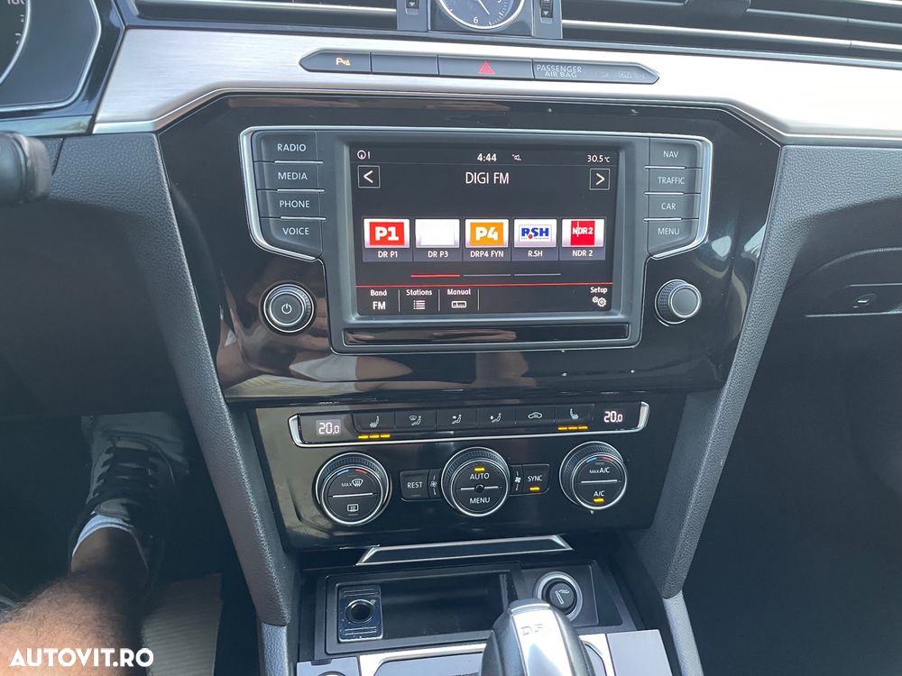 Volkswagen Passat - 31