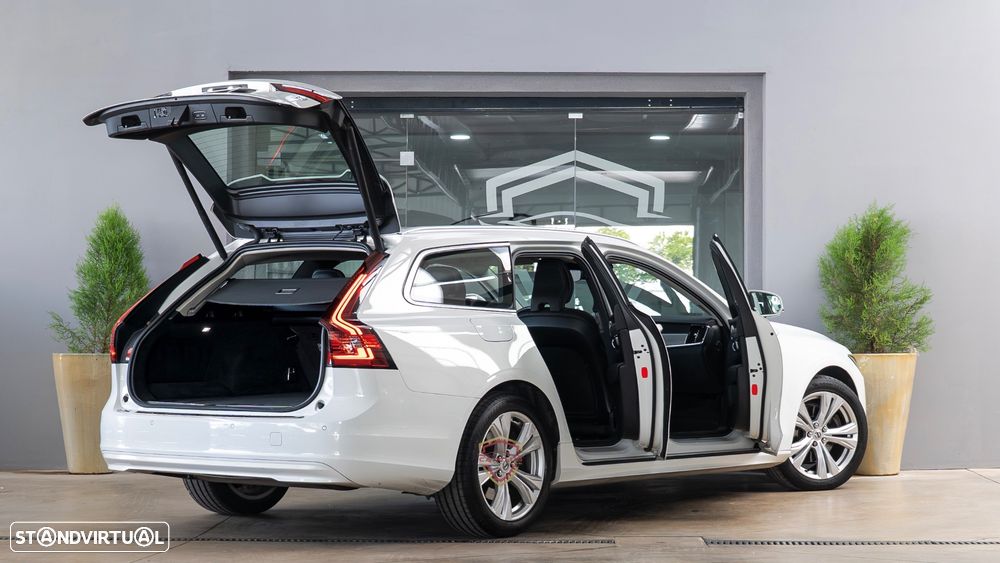 Volvo V90 2.0 B4 Momentum Plus Geartronic - 10