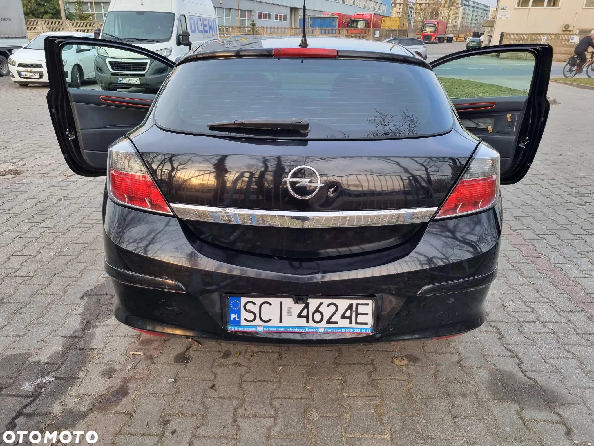 Opel Astra GTC 1.6 Sport - 11