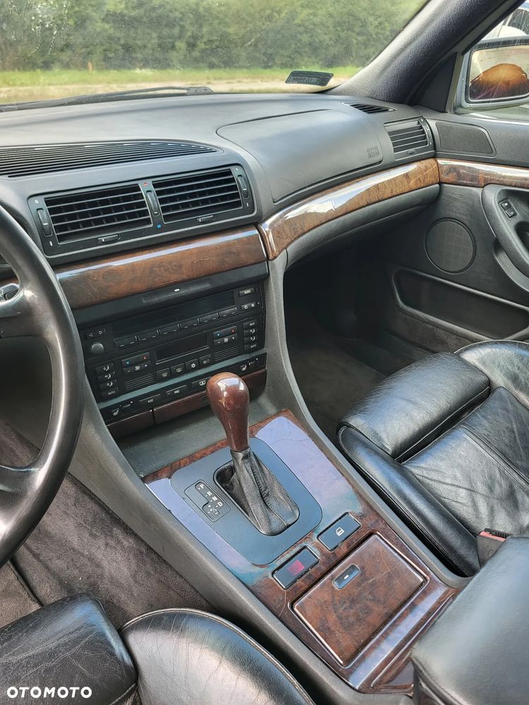 BMW Seria 7 740i - 17