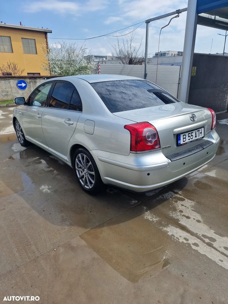 Toyota Avensis 2.0 Luxury - 4