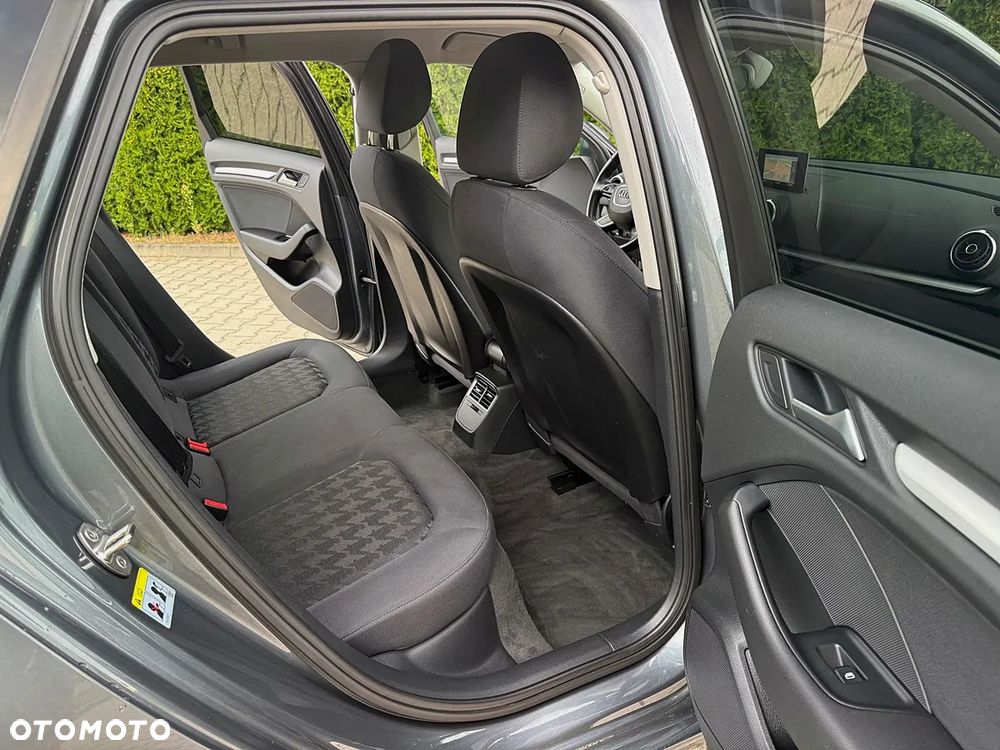 Audi A3 Sportback 1.6 TDI design - 4