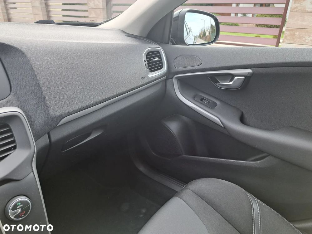 Volvo V40 D2 Momentum - 19