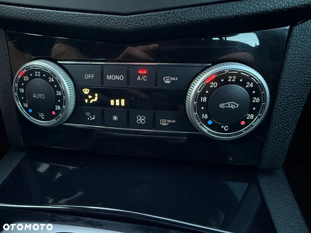 Mercedes-Benz Klasa C 180 T BlueEFFICIENCY 7G-TRONIC Avantgarde - 22