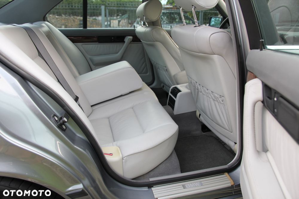 BMW Seria 5 540i - 33
