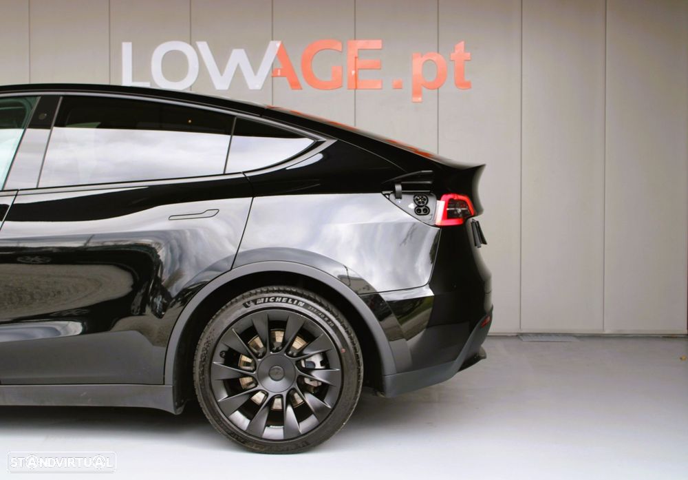 Tesla Model Y Long Range Dual Motor AWD - 37
