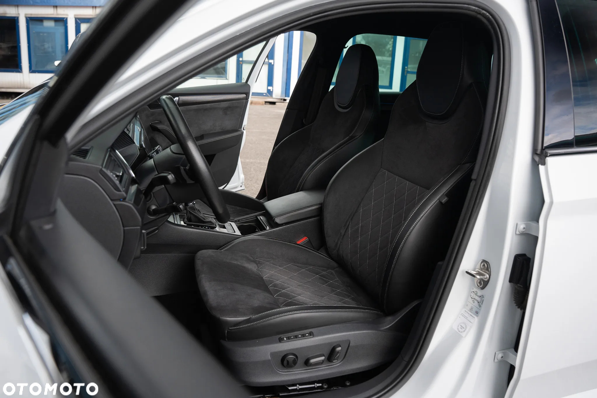 Skoda Superb 2.0 TDI DSG Sportline - 20
