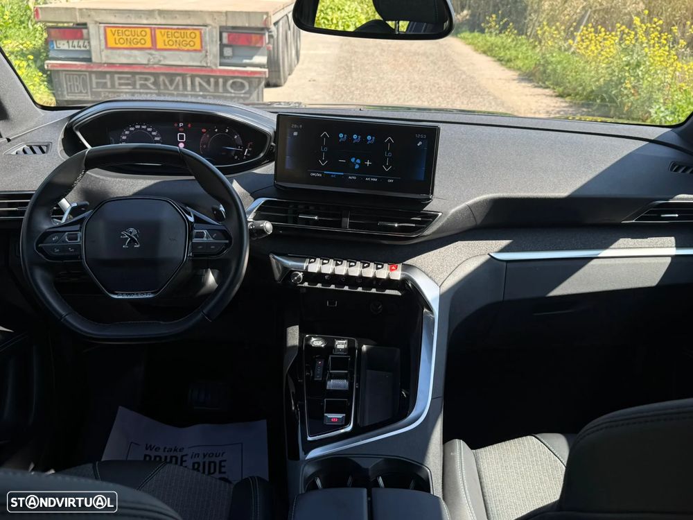 Peugeot 3008 1.5 BlueHDi Allure EAT8 - 32