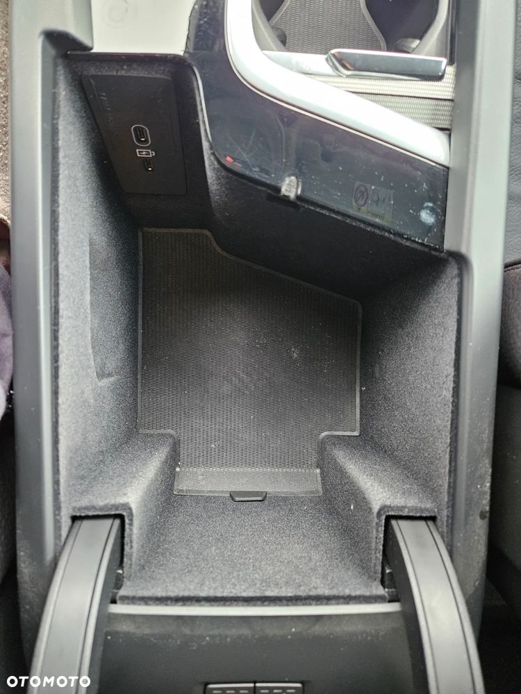 Volvo V60 B4 B Plus Dark - 26