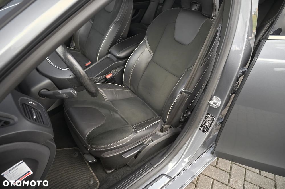 Volvo V40 D3 Geartronic RDesign - 25