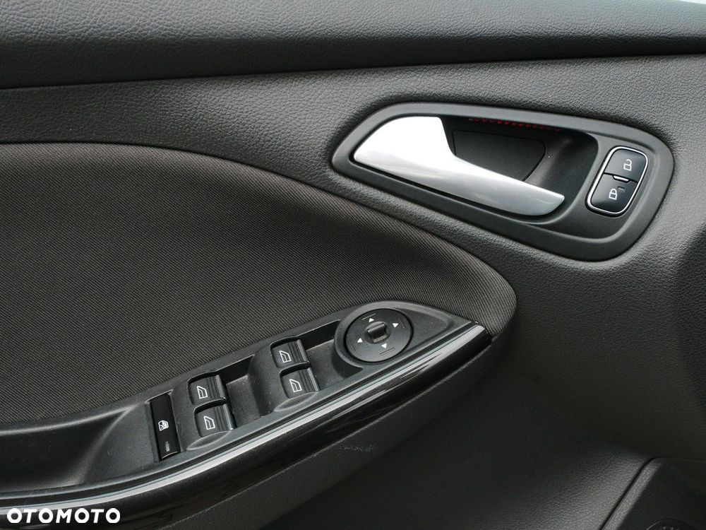 Ford Focus Turnier 1.0 EcoBoost Start-Stopp-System TITANIUM - 24