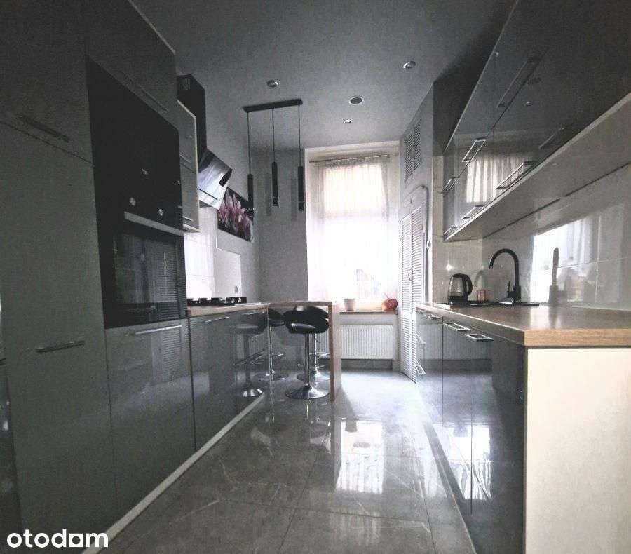 4 pokoje , balkon, wykusz, na I piętrze - RYNEK