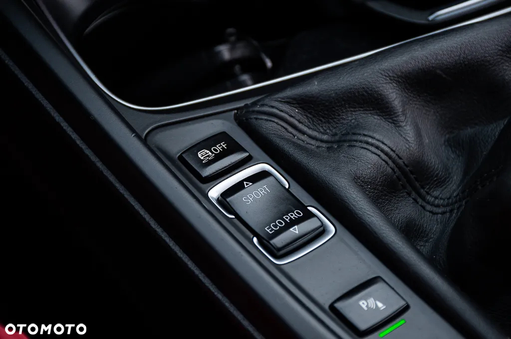 BMW Seria 3 320d Sport Line - 24