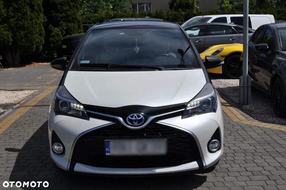 Toyota Yaris Hybrid 100 Selection Platinum - 6