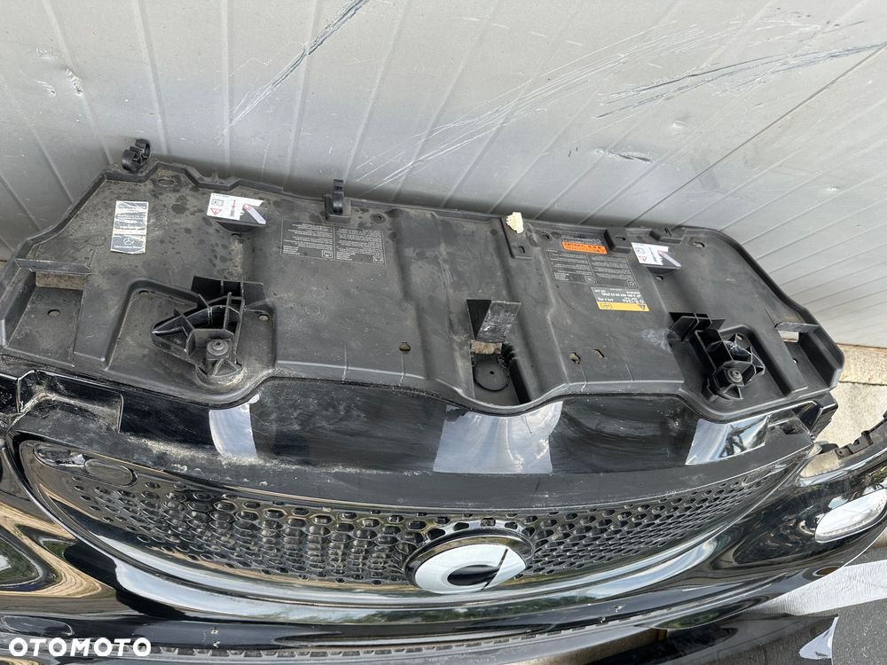 Smart 453 FORFOUR  maska grill atrapa błotnik wentylator  chłodnice  łapacz  lakier ECN czarny - 14
