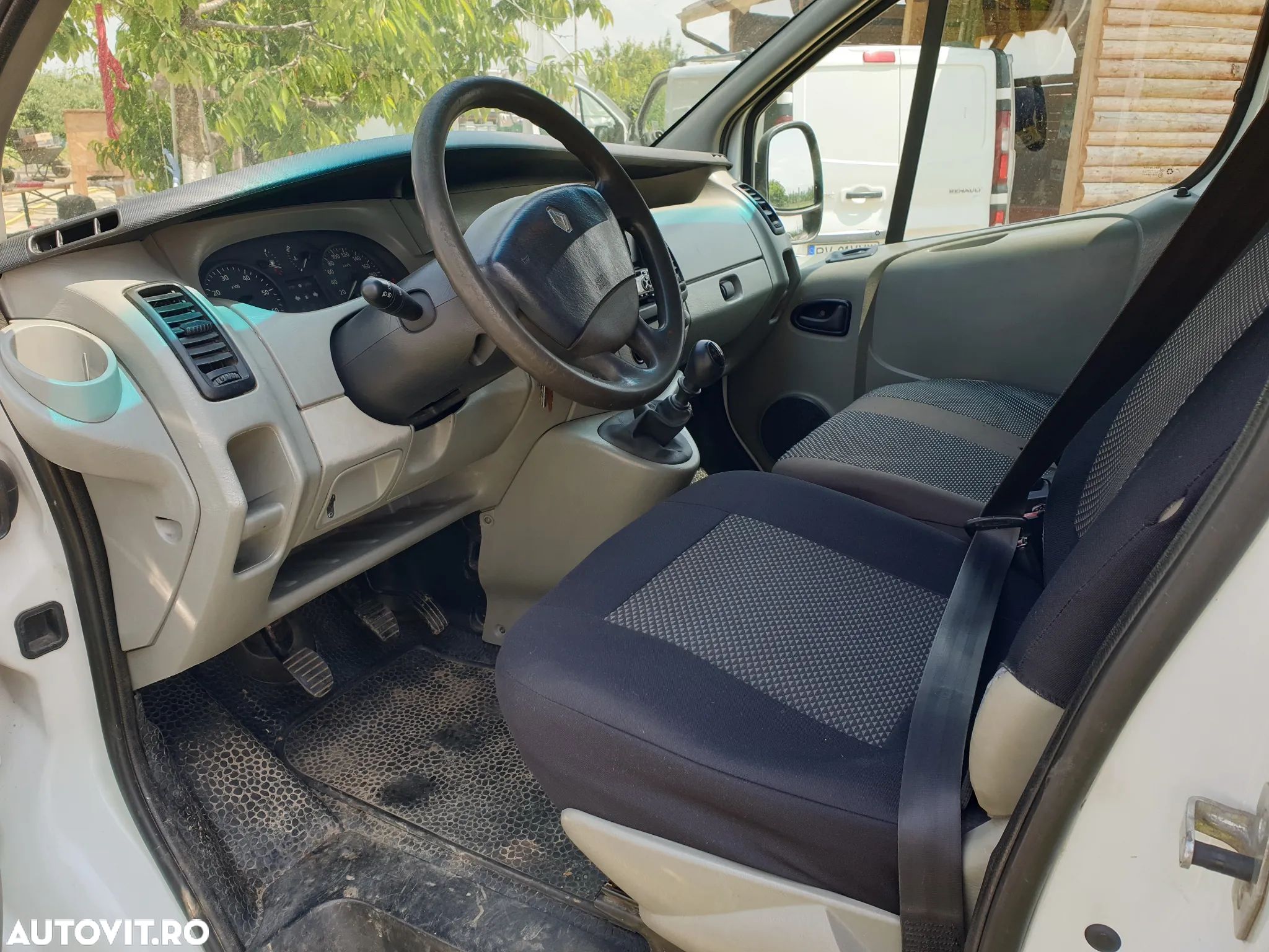 Renault Trafic - 1