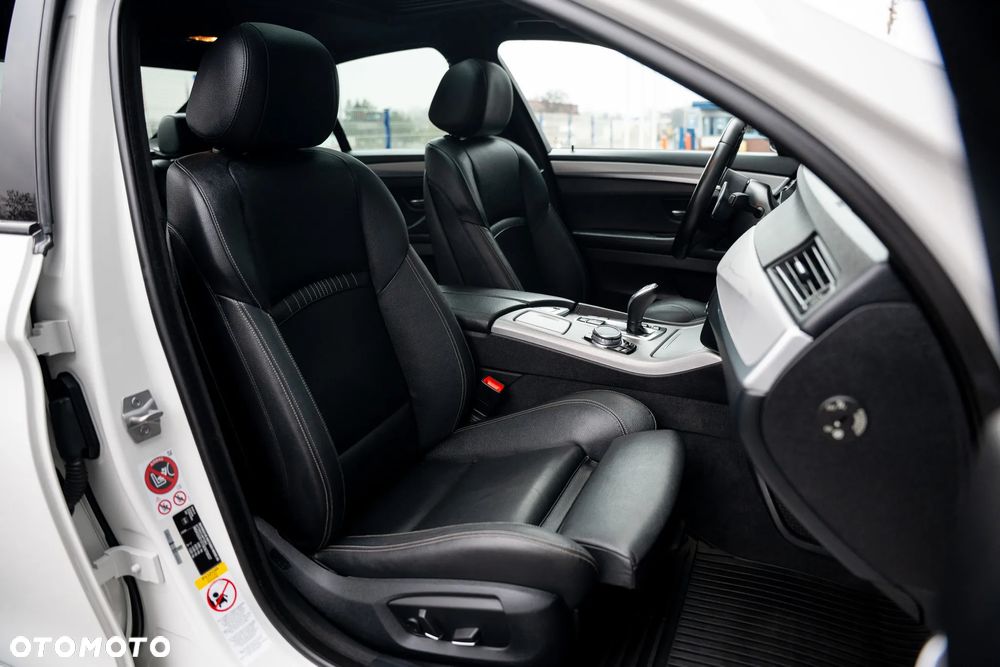 BMW Seria 5 M550d xDrive Sport-Aut - 25