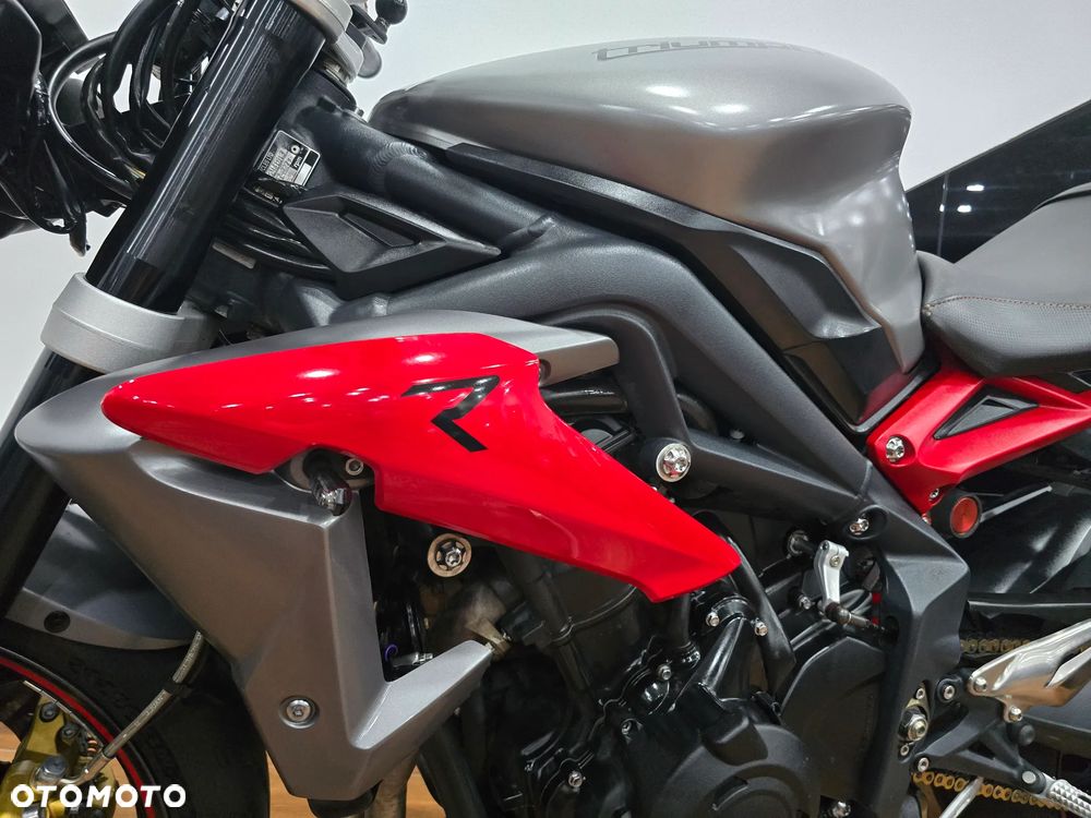 Triumph Street Triple - 16