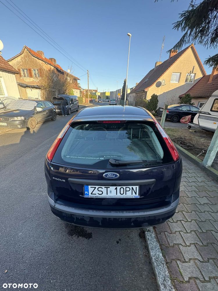 Ford Focus 1.4 Ambiente - 12