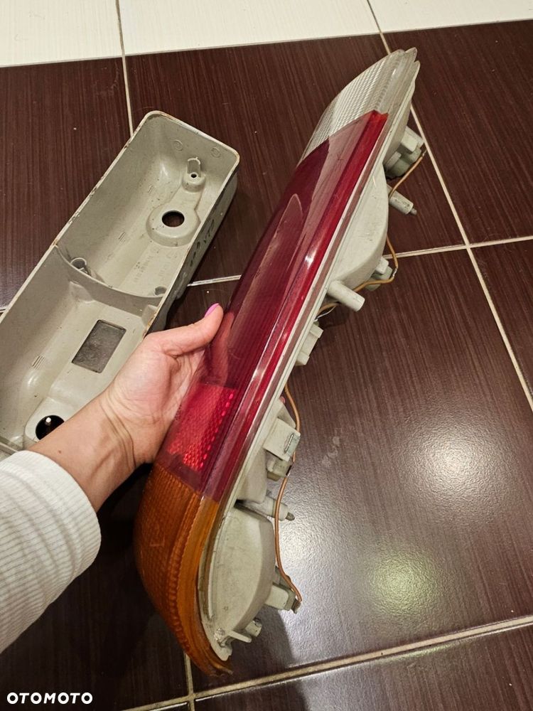 LAMPA PRAWY TYŁ BEZ PĘKNIĘĆ BMW 3 E21 - 12