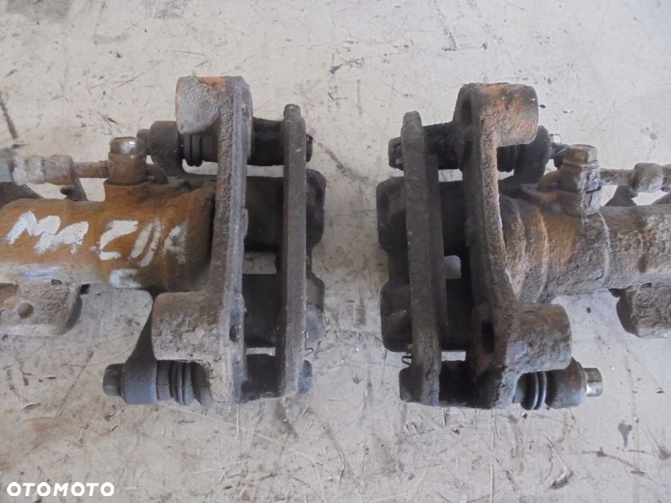 ZACISK HAMULCOWY LEWY PRAWY TYL MAZDA VI - 2