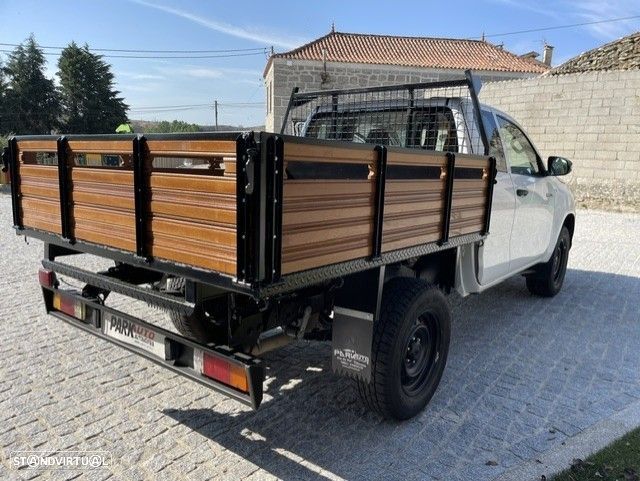 Toyota Hilux - 12