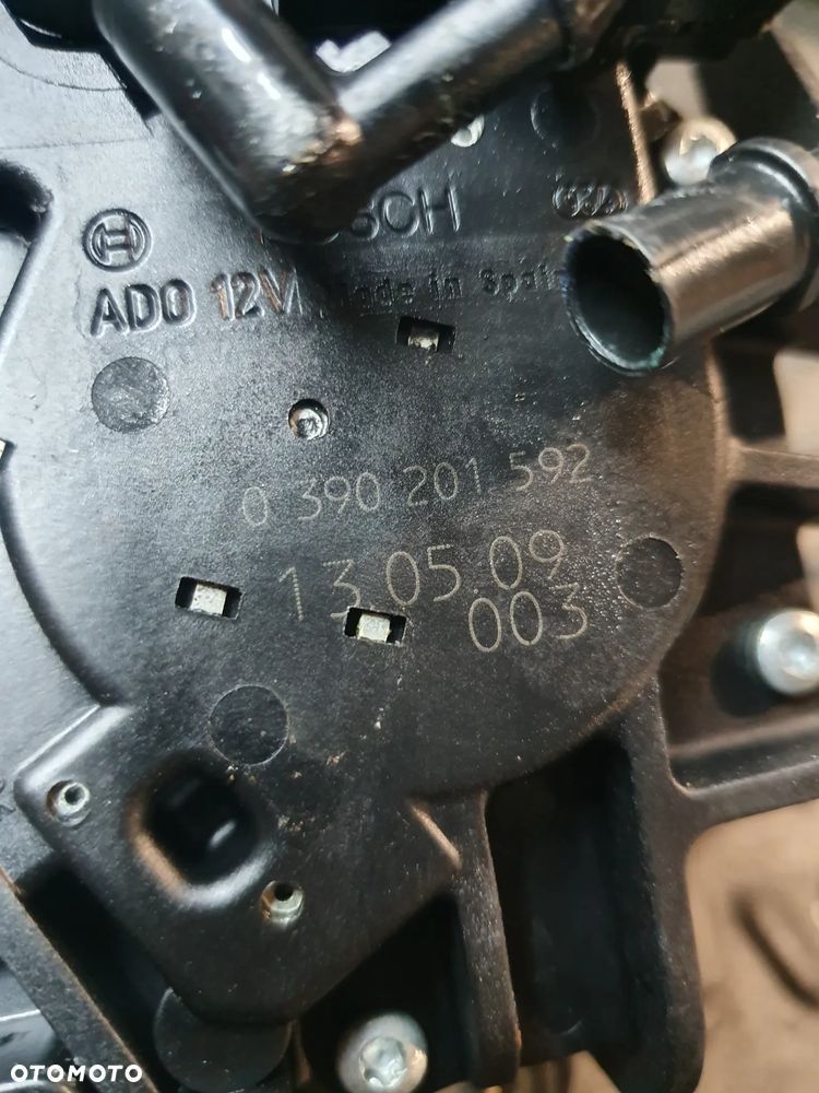 SILNICZEK WYCIERACZKI TYŁ VW PASSAT B5 0390201592 POSIADAM 4 SZT - 3