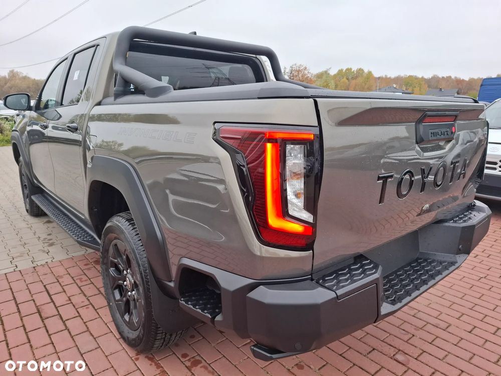 Toyota Hilux 2.8 D-4D Double Cab Invincible 4x4 - 8
