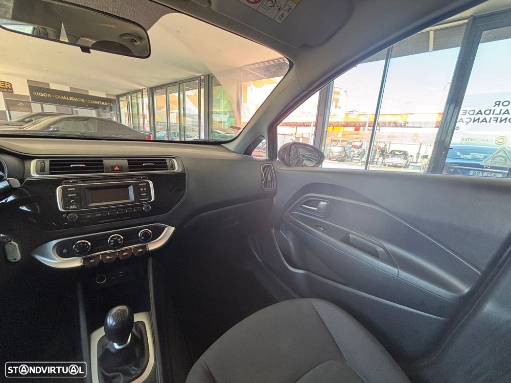 Kia Rio 1.1 CRDi EX ISG - 10