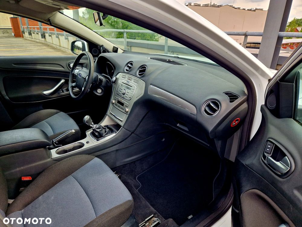 Ford Mondeo 1.8 TDCi Ambiente - 18