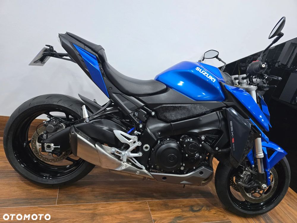 Suzuki GSX - 27