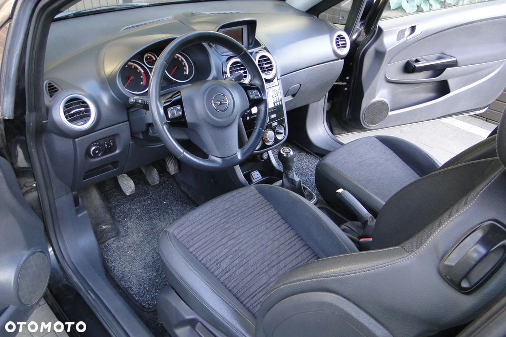 Opel Corsa 1.4 16V 150 Jahre - 11