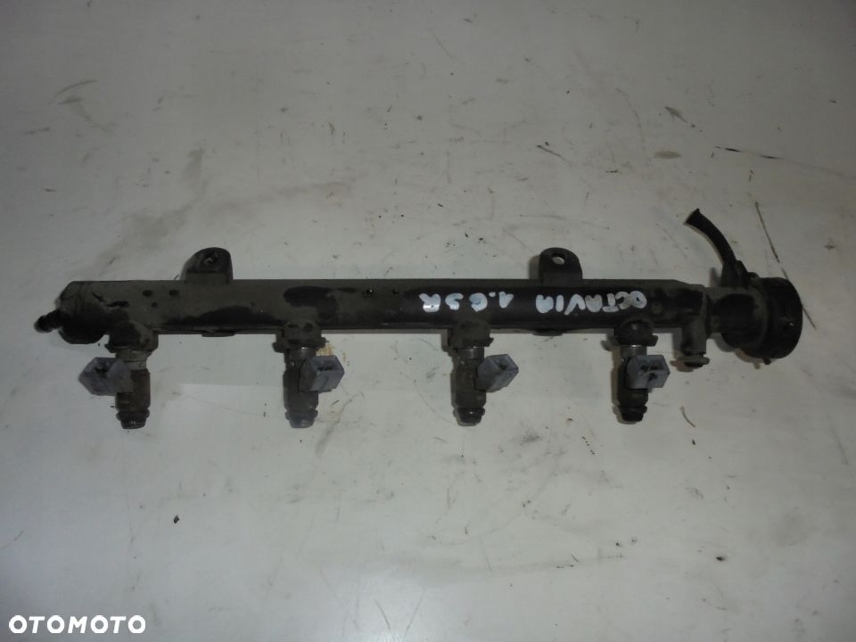 LISTWA WTRYSKOWA OCTAWIA 1.6 SR 032133319B - 1