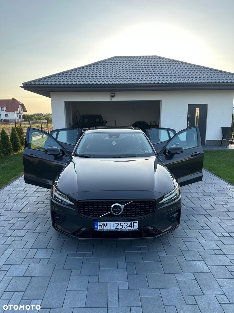 Volvo S60 B5 B Ultimate Dark - 1