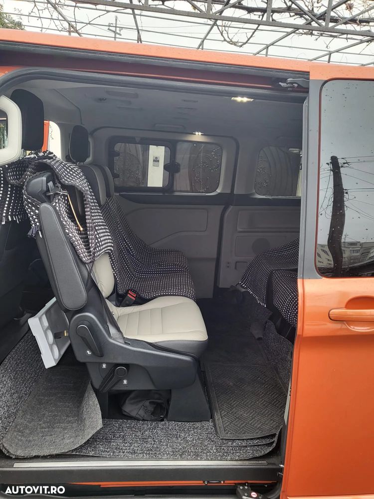 Ford Tourneo Custom - 12