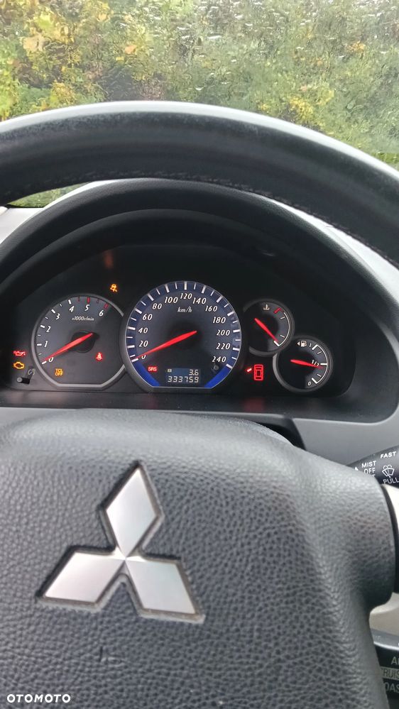 Mitsubishi Grandis - 11