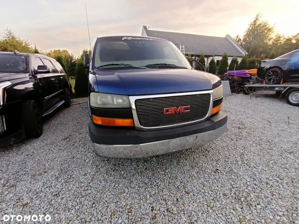 GMC Savana - 14