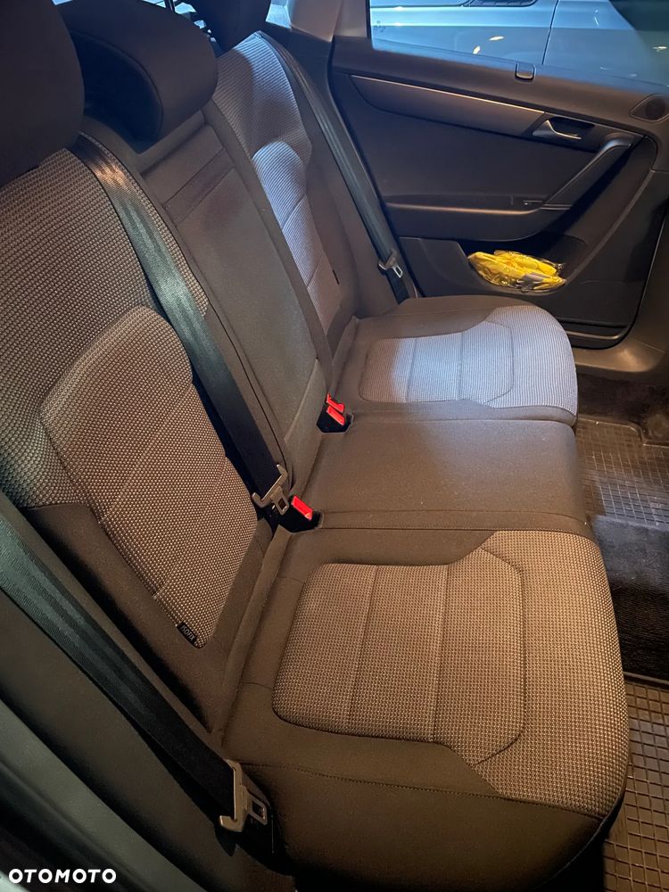 Volkswagen Passat 2.0 TDI Comfortline - 12