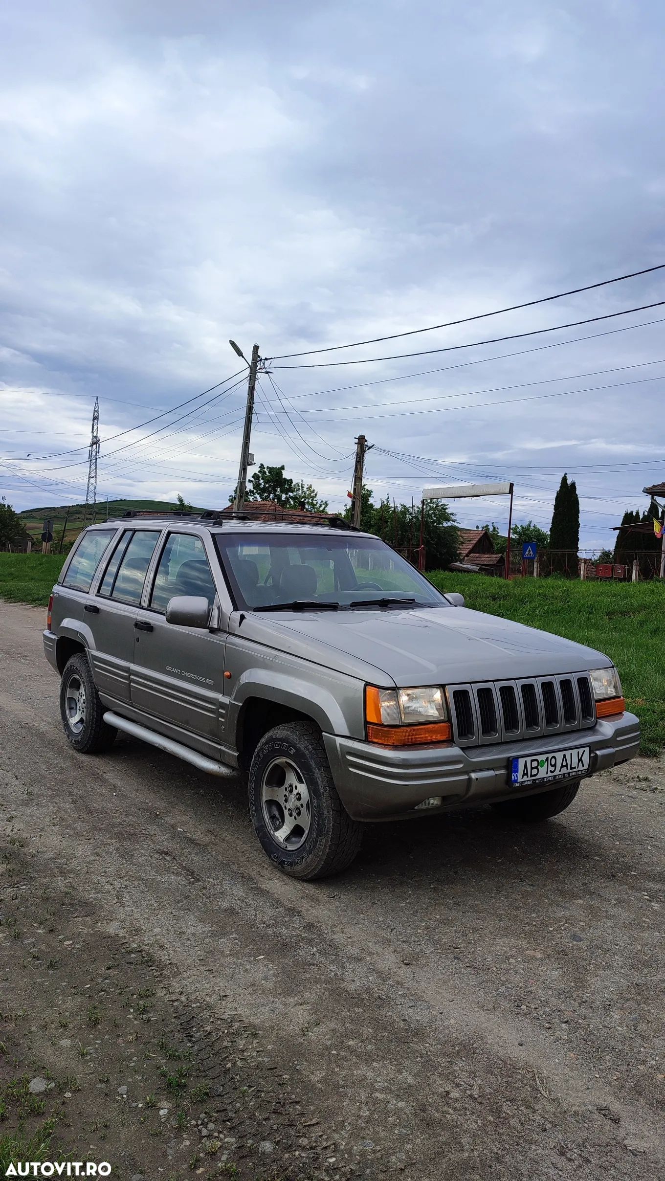Jeep Grand Cherokee - 1