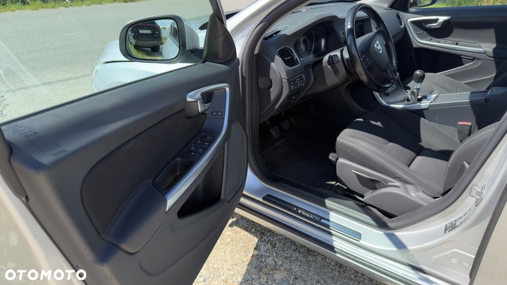 Volvo V60 D2 Edition - 37
