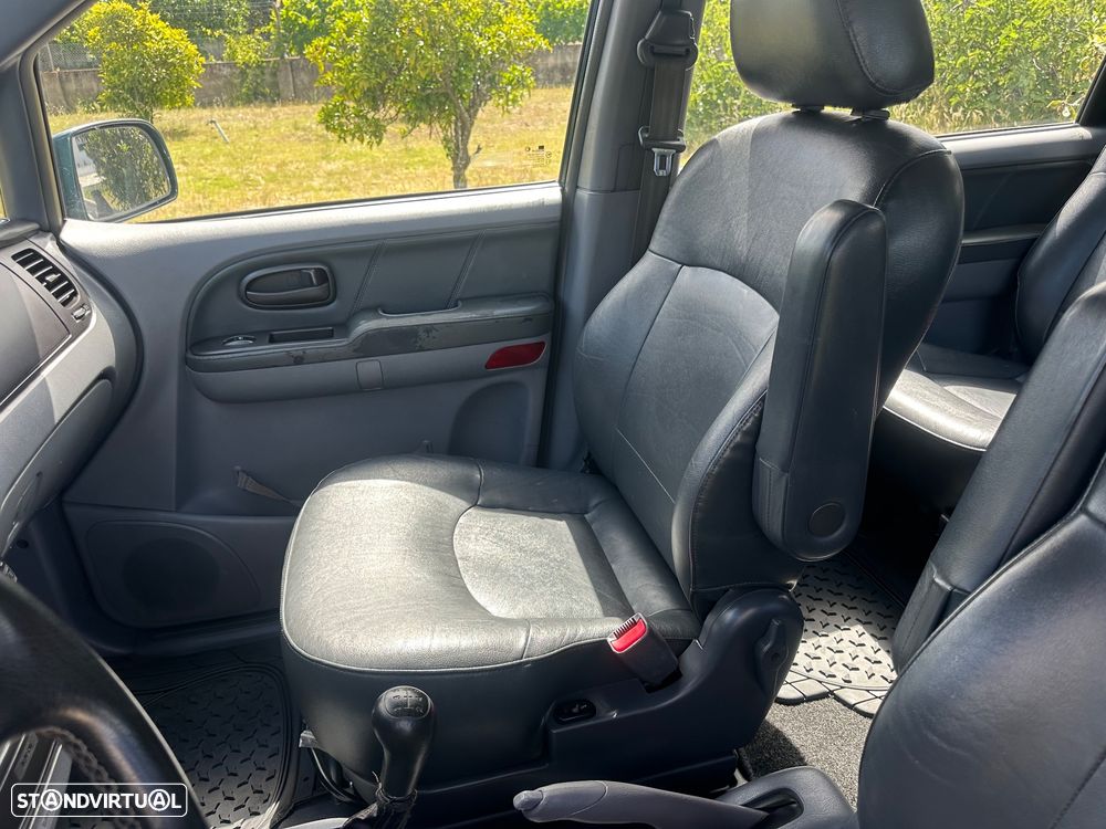 Hyundai Trajet 2.0 CRDi GLS - 15