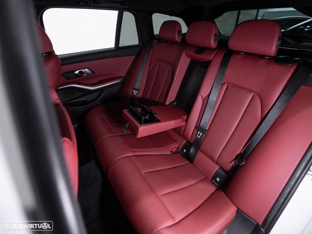 BMW 320 e Pack Desportivo M Auto - 13