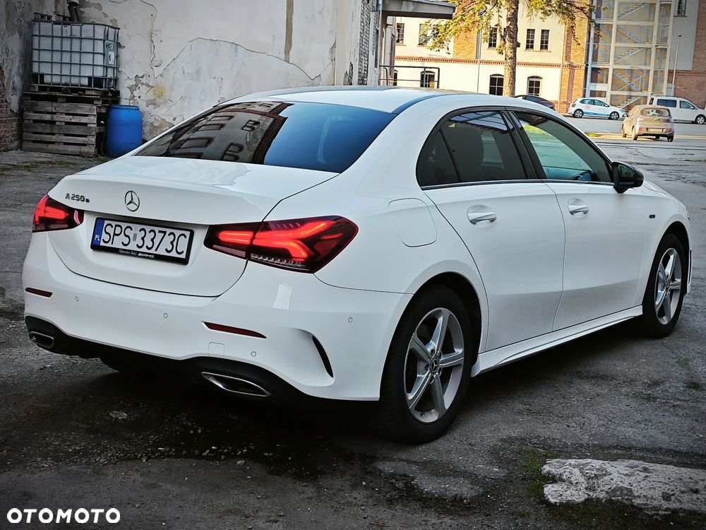 Mercedes-Benz Klasa A 250 E AMG Line 8G-DCT - 3