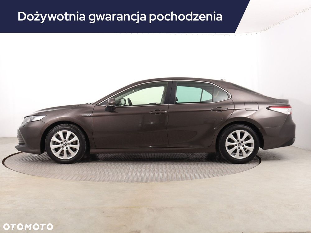 Toyota Camry - 4