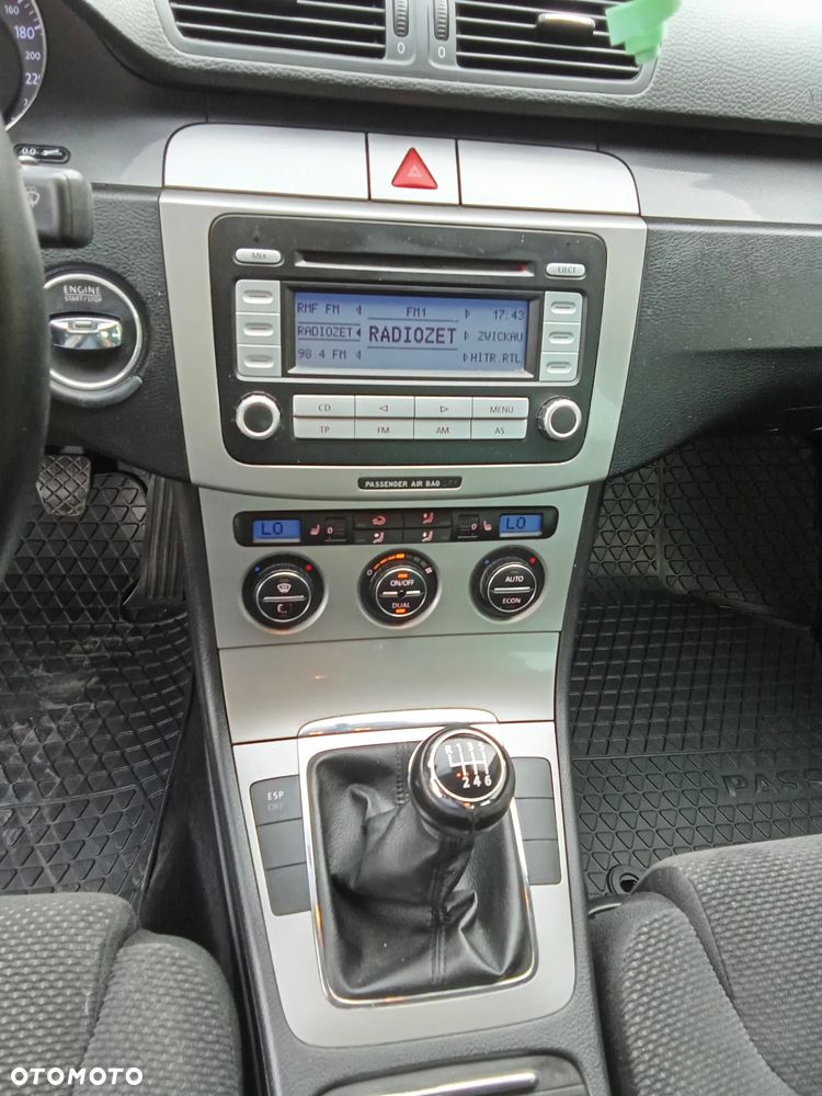 Volkswagen Passat - 24