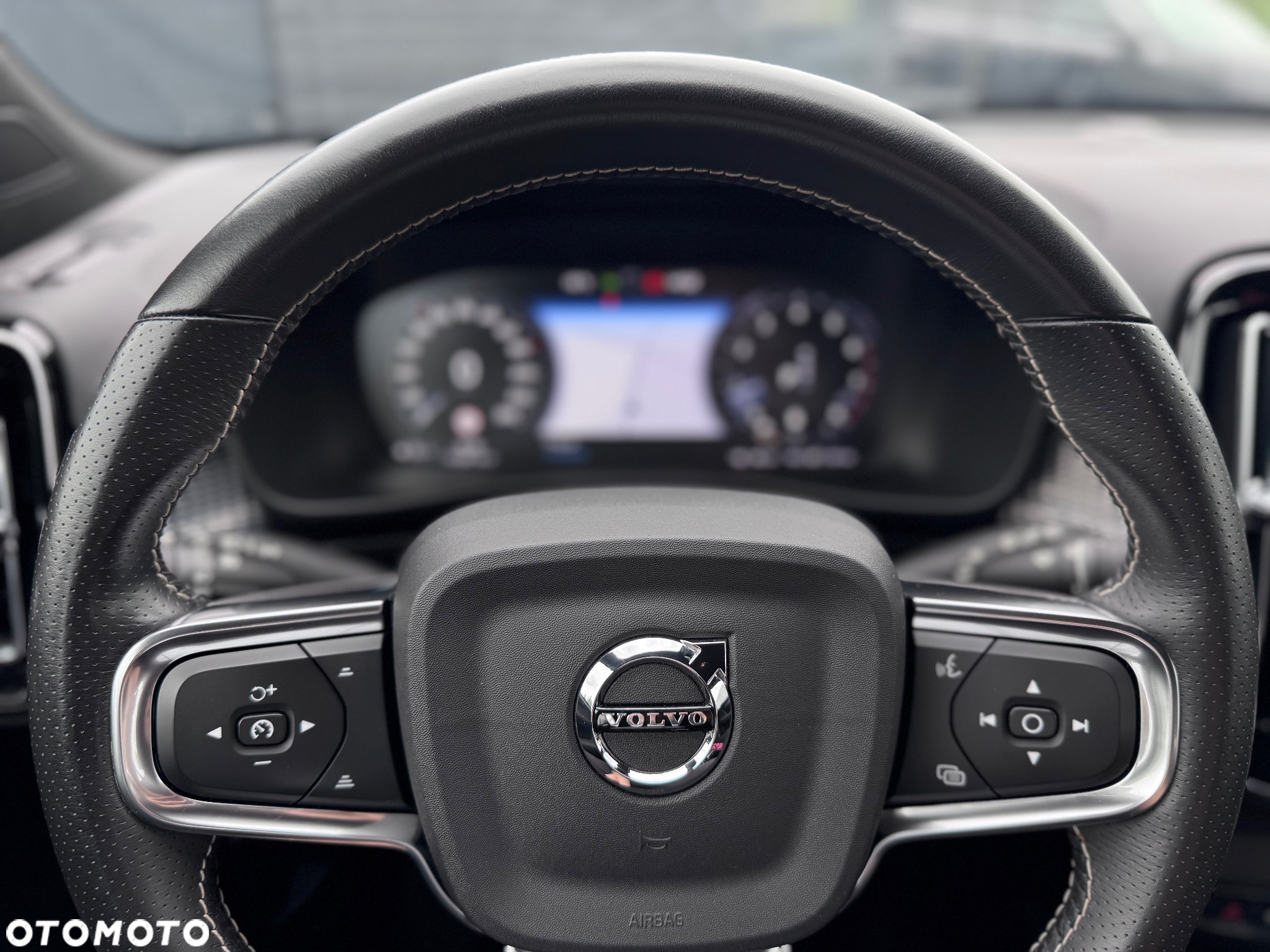 Volvo XC 40 B4 B AWD Geartronic RDesign - 23