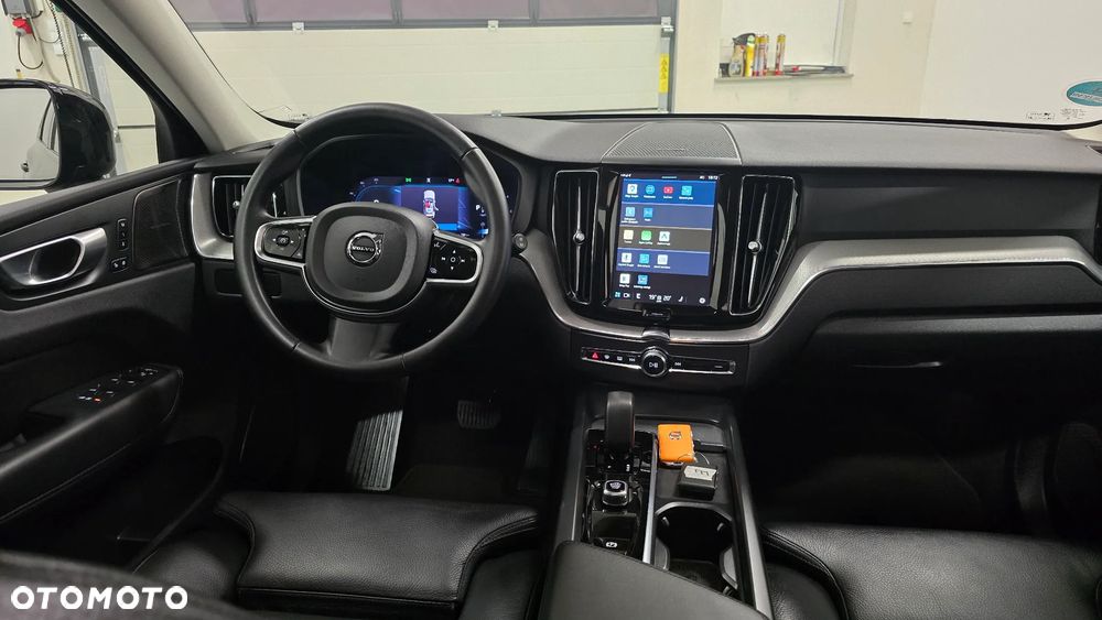 Volvo XC 60 B4 D Plus Dark - 19